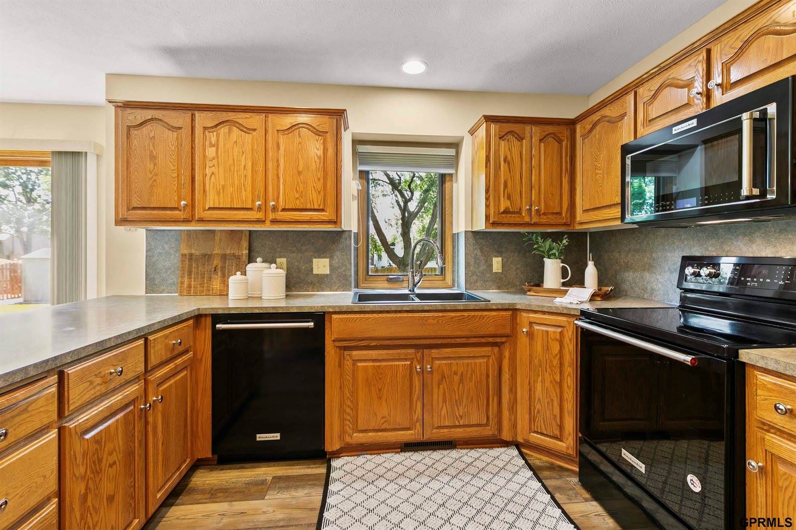 2107 John Street, Papillion, NE 68133