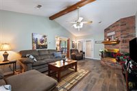 2 Linda Lane W, Vilonia, AR 72173