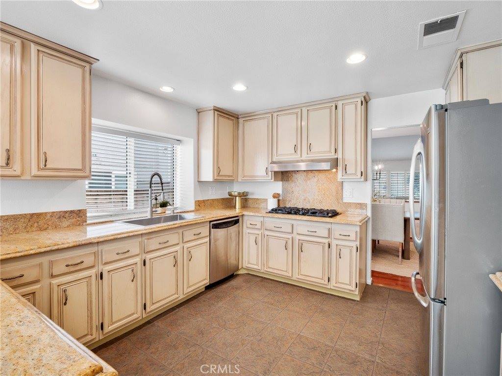 24512 Skyridge Drive, Newhall, CA 91321
