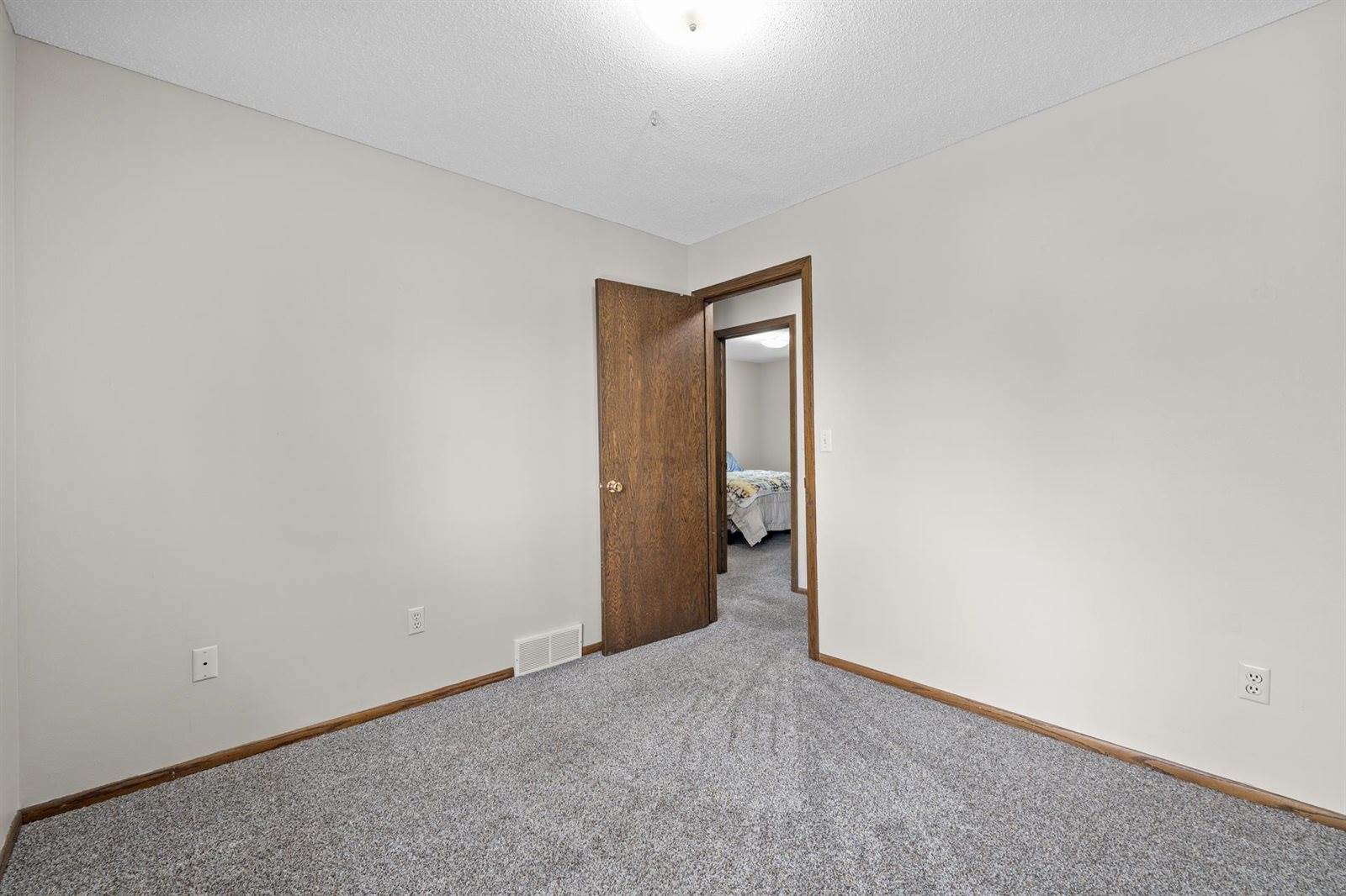 1704 4th St SE, Minot, ND 58701