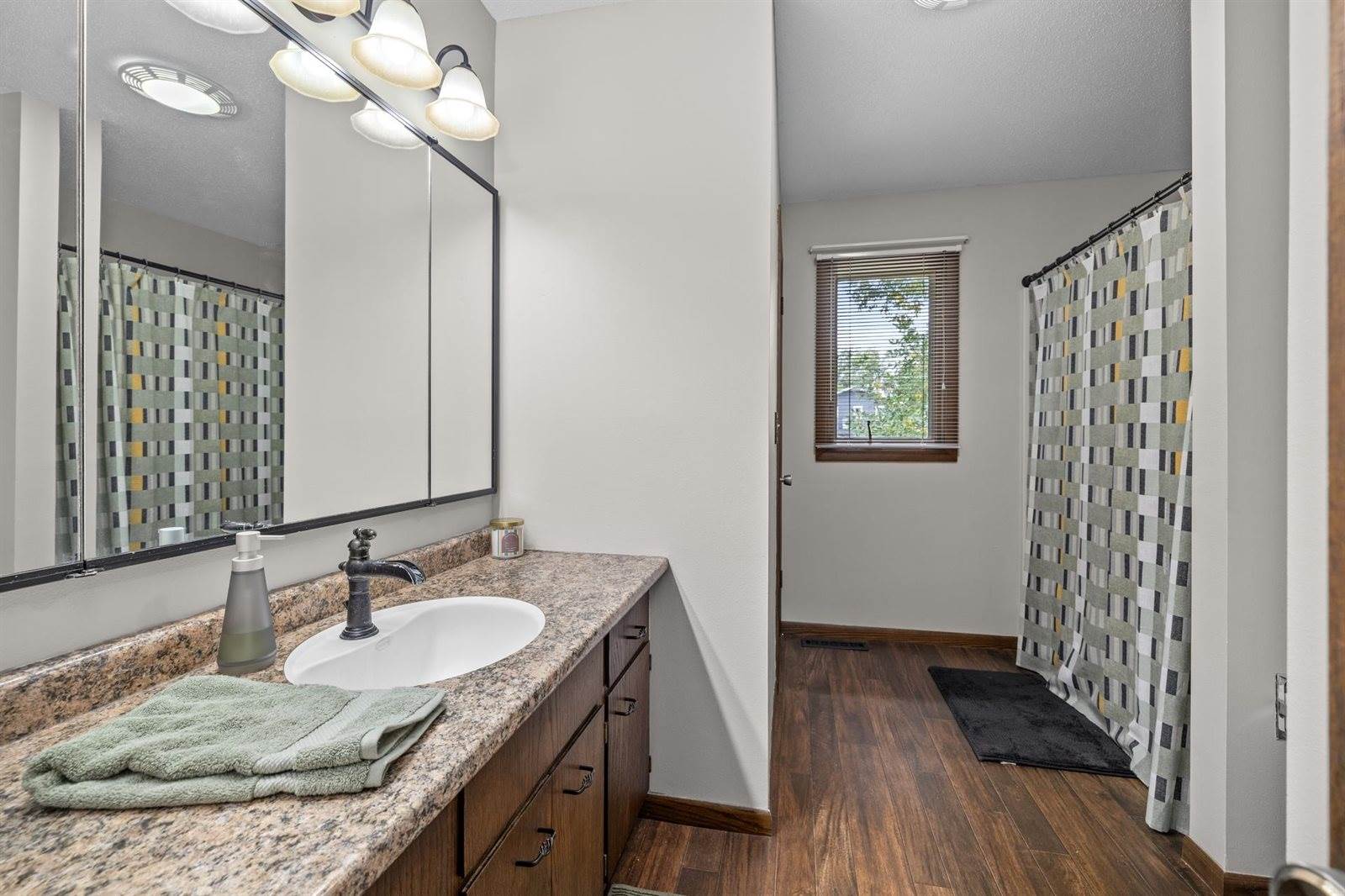 1704 4th St SE, Minot, ND 58701