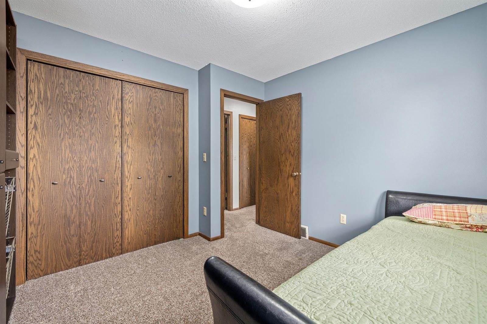 1704 4th St SE, Minot, ND 58701