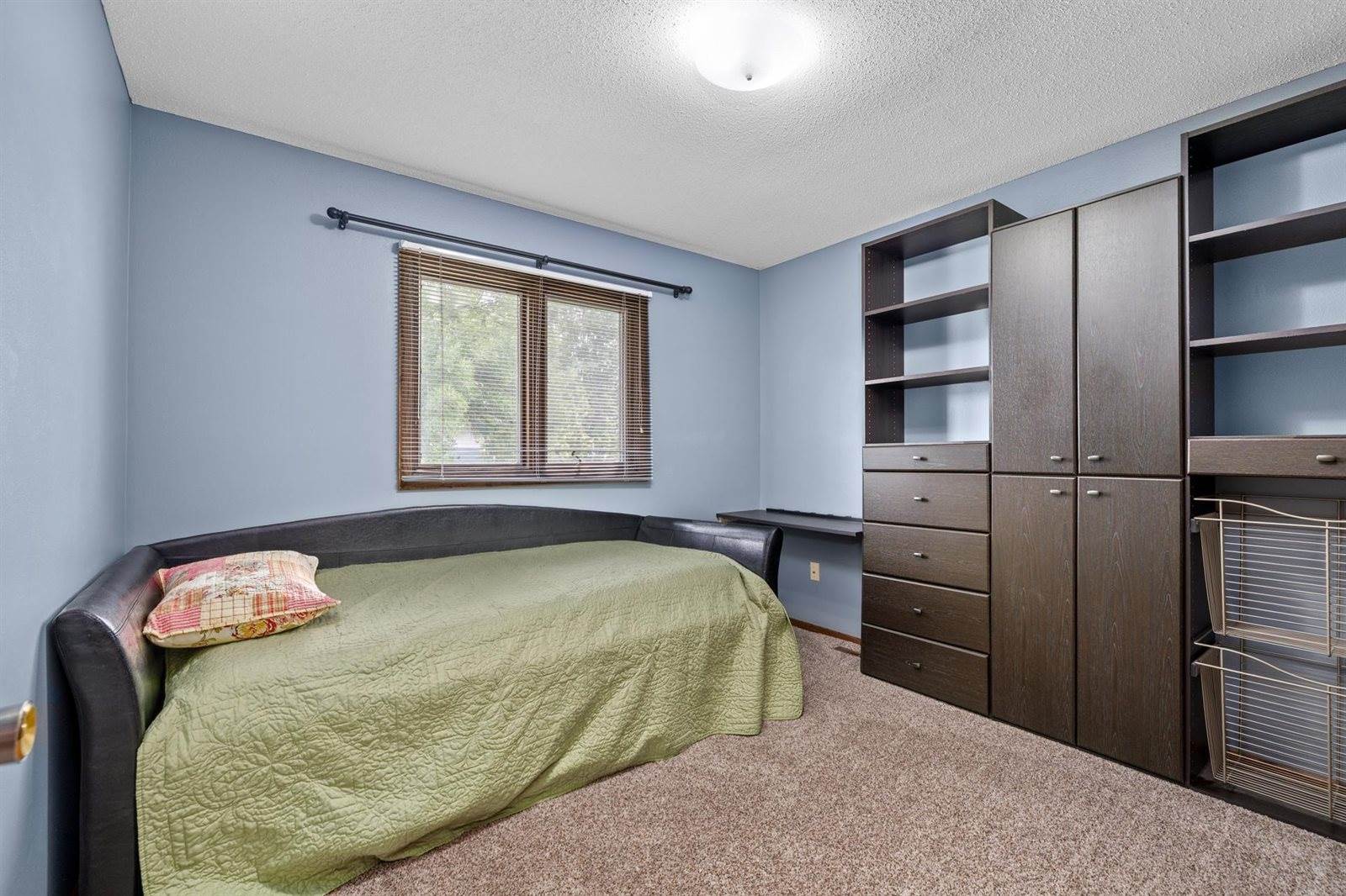 1704 4th St SE, Minot, ND 58701