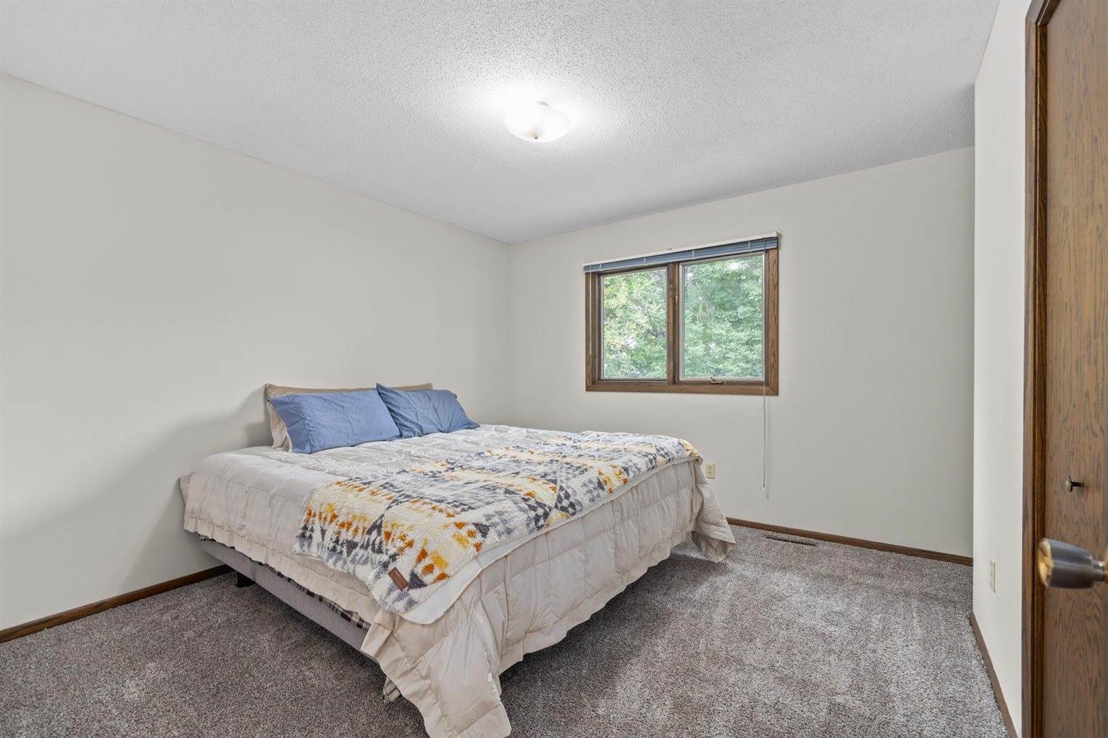 1704 4th St SE, Minot, ND 58701