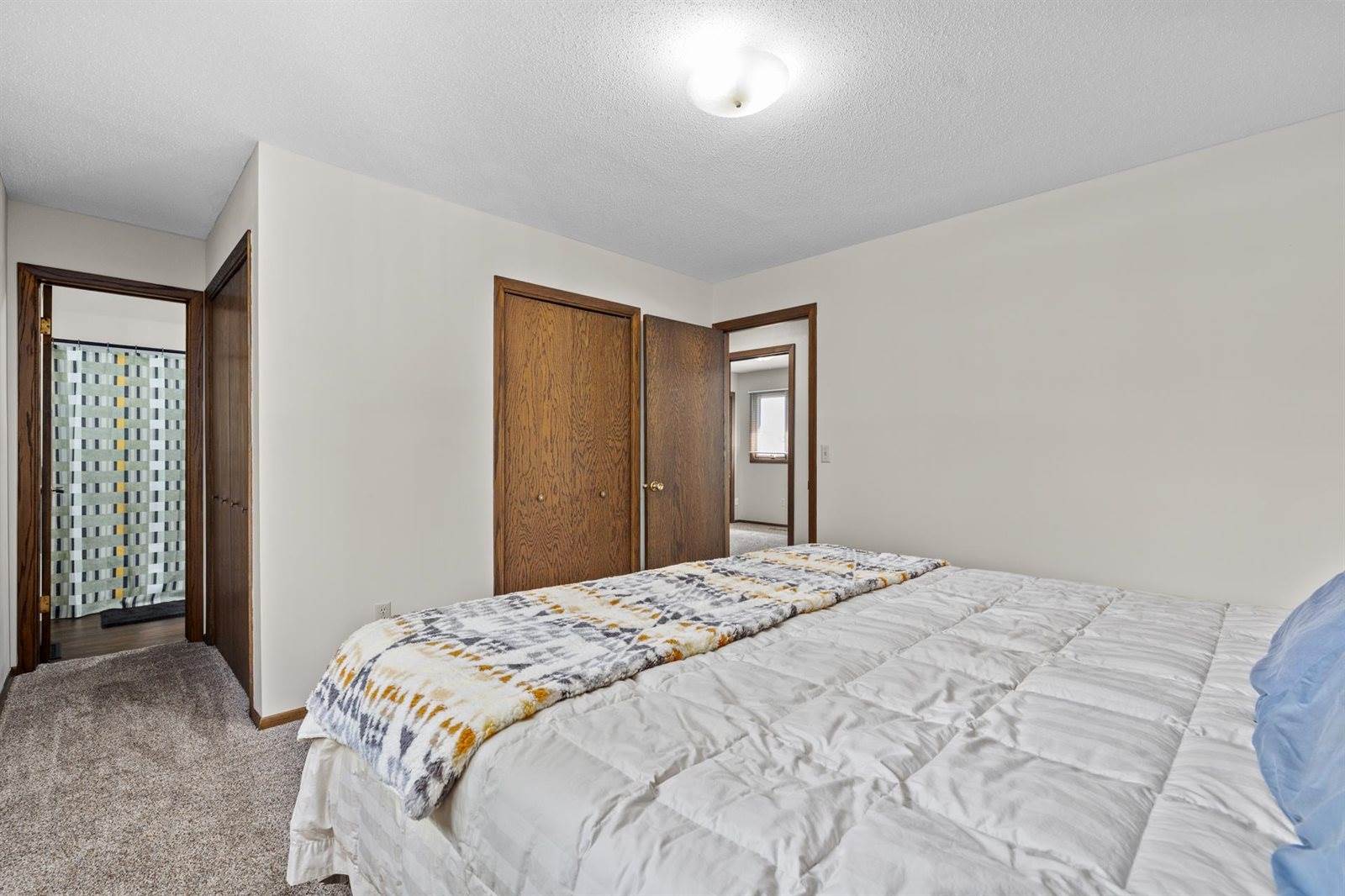 1704 4th St SE, Minot, ND 58701