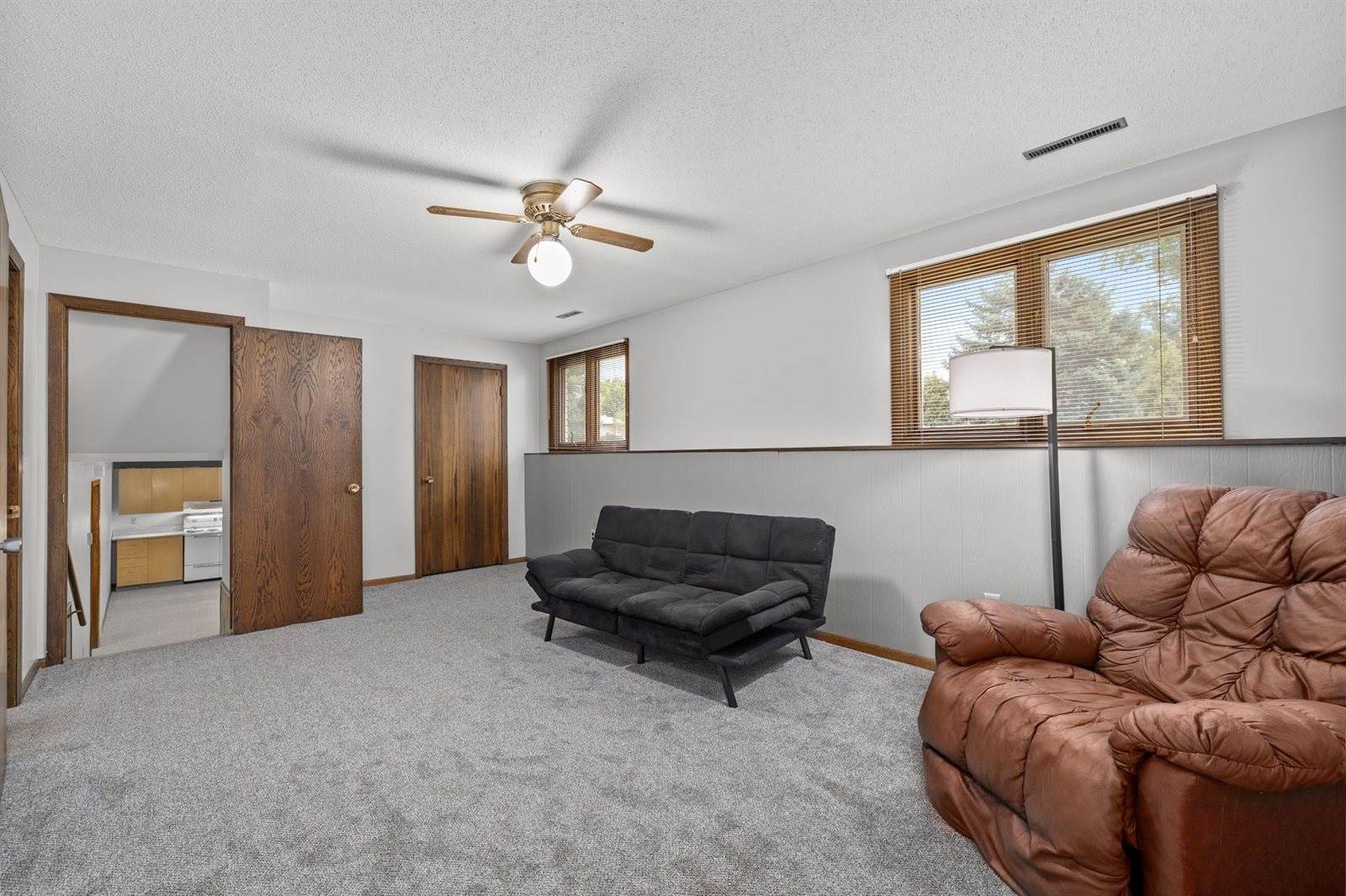 1704 4th St SE, Minot, ND 58701