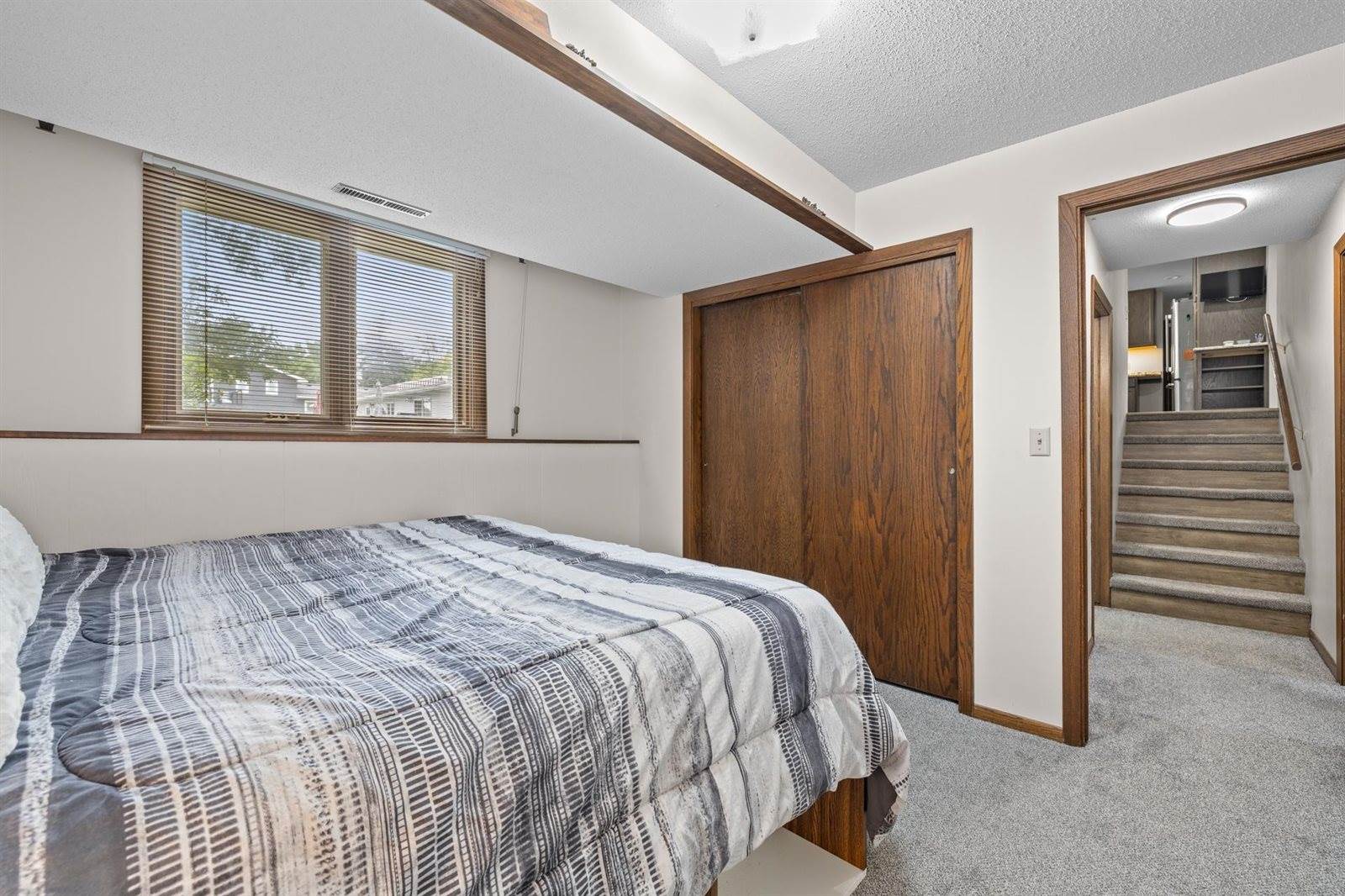 1704 4th St SE, Minot, ND 58701