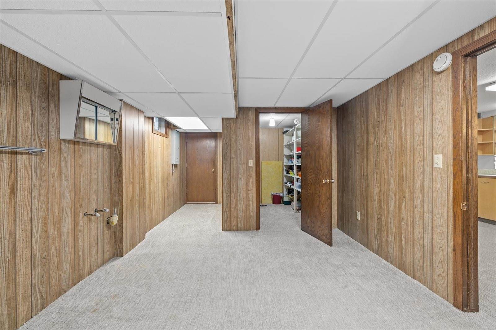 1704 4th St SE, Minot, ND 58701