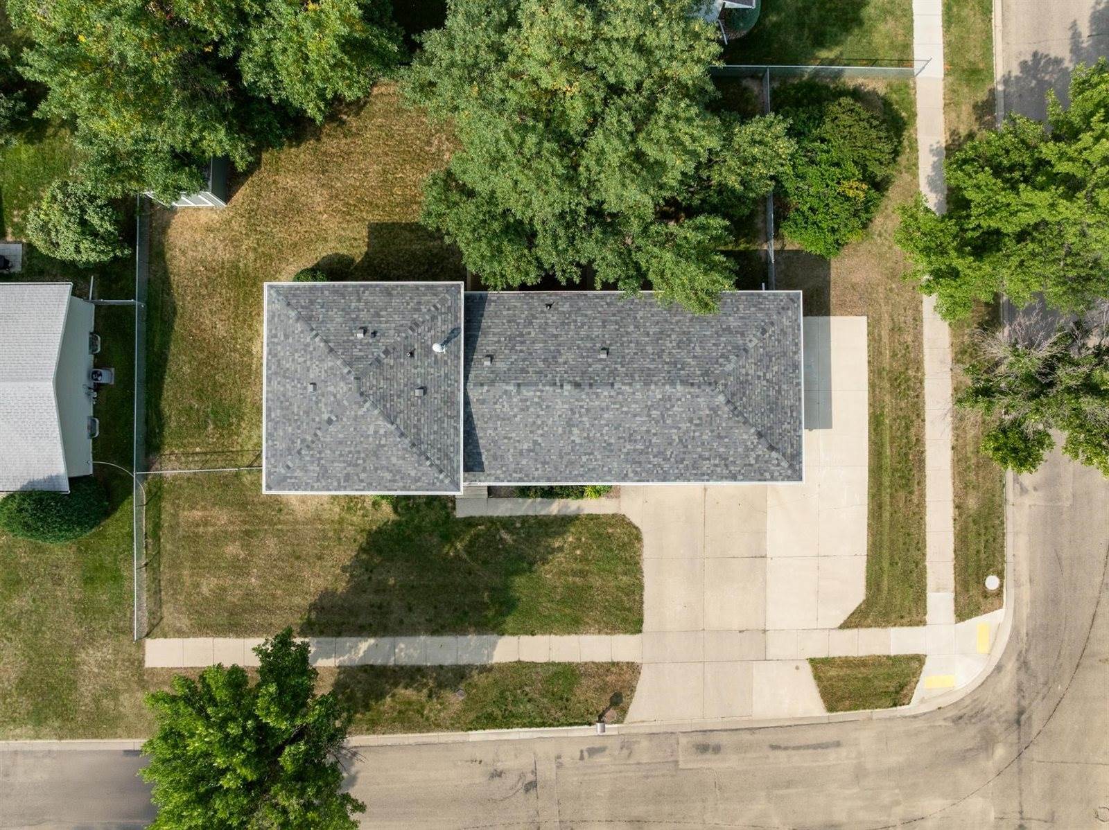 1704 4th St SE, Minot, ND 58701