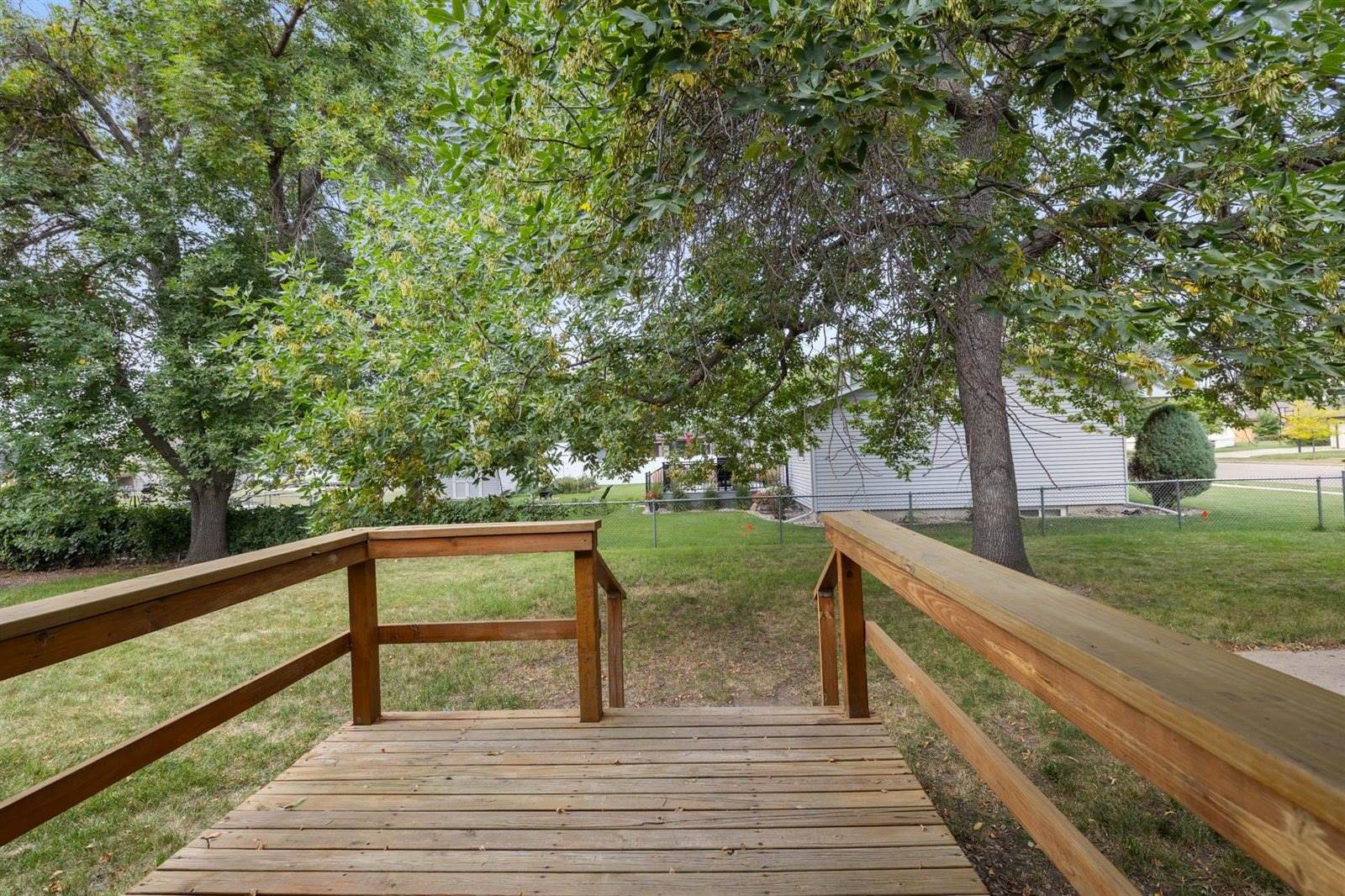 1704 4th St SE, Minot, ND 58701