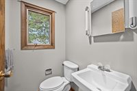 1704 4th St SE, Minot, ND 58701