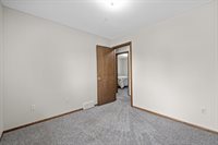 1704 4th St SE, Minot, ND 58701