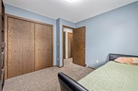 1704 4th St SE, Minot, ND 58701