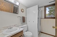 1704 4th St SE, Minot, ND 58701