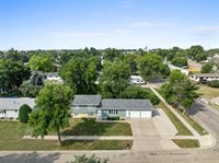 1704 4th St SE, Minot, ND 58701