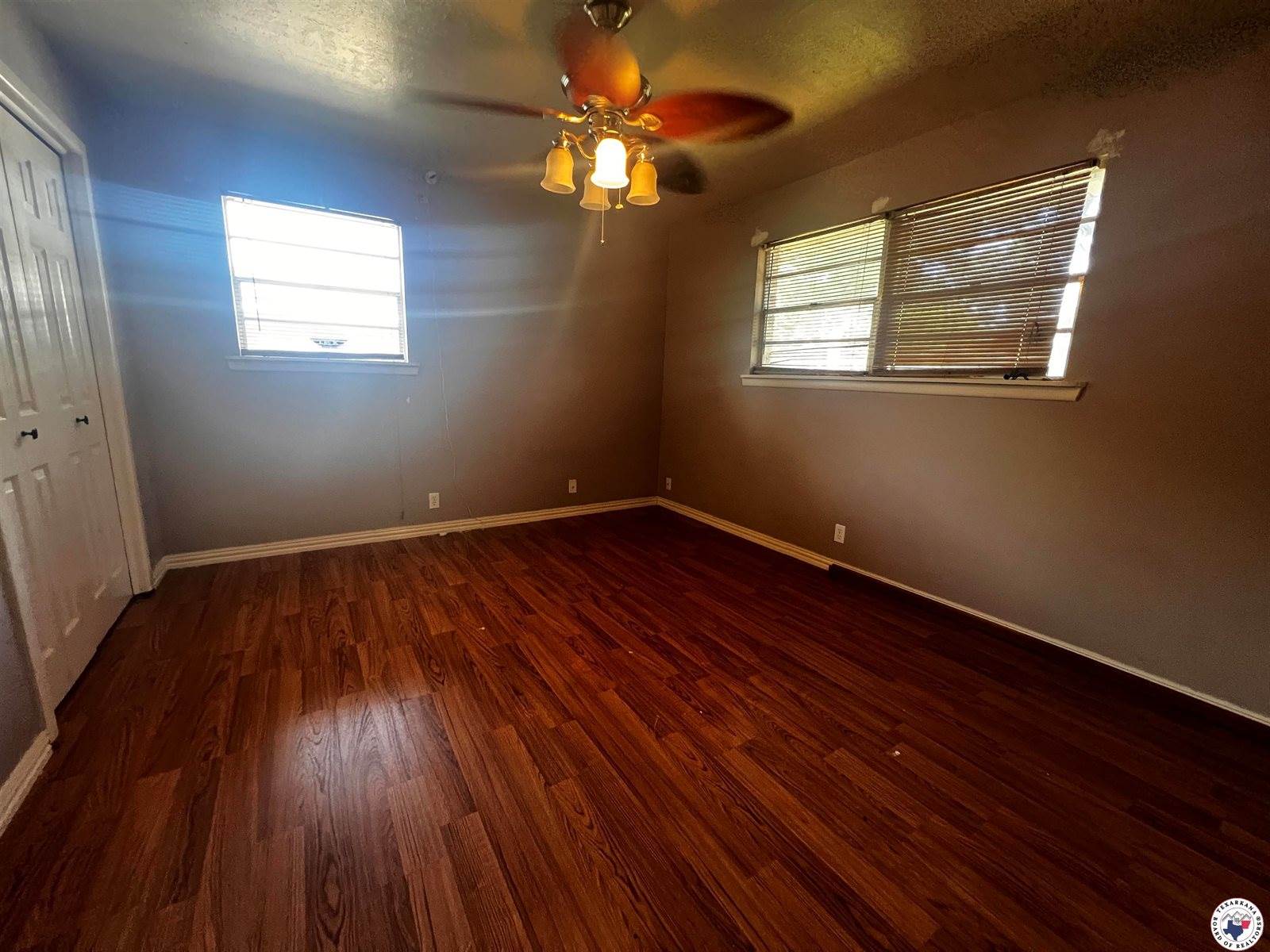 815 Hawkins, Wake Village, TX 75501