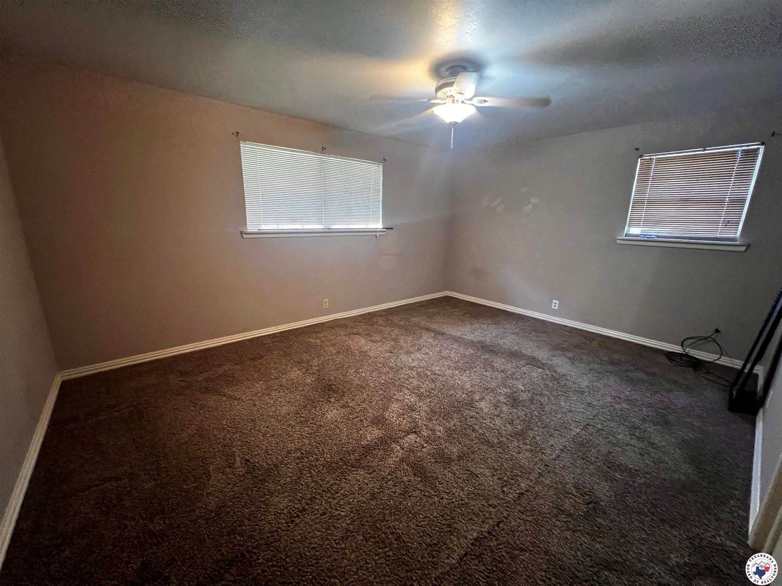 815 Hawkins, Wake Village, TX 75501