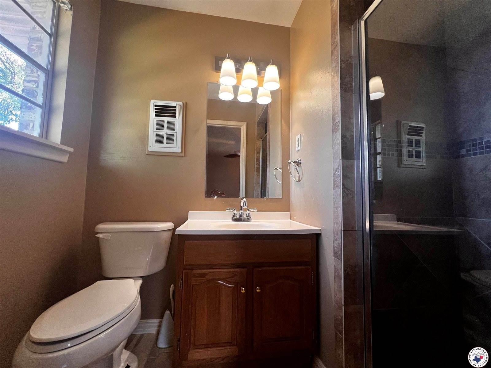 815 Hawkins, Wake Village, TX 75501