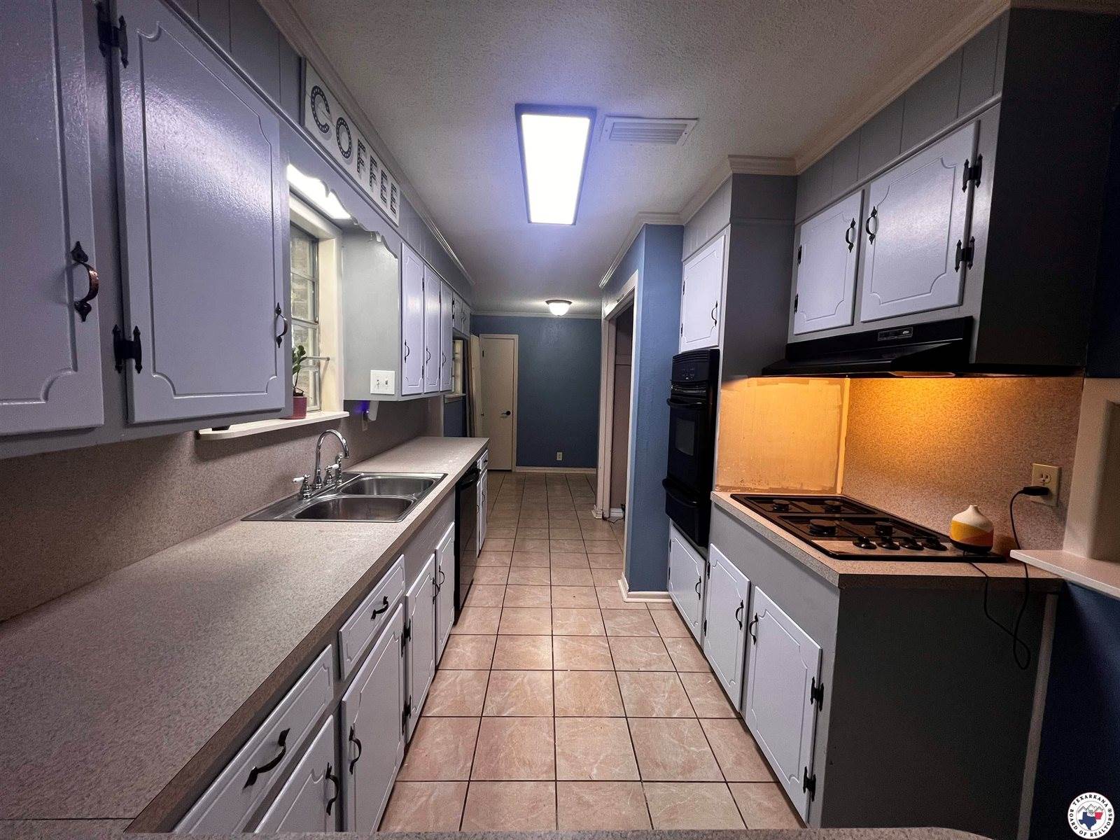 815 Hawkins, Wake Village, TX 75501