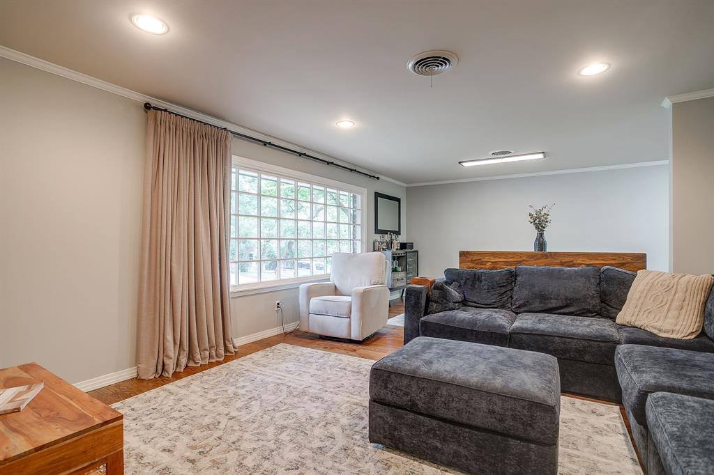 3229 Preston Hollow Road, Fort Worth, TX 76109