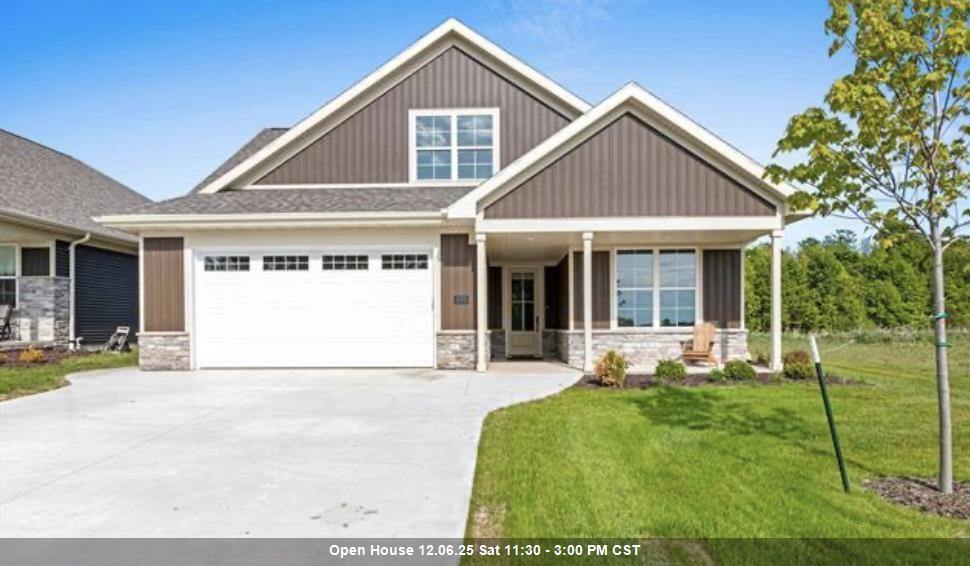 895 Black Swan Drive, Menasha, WI 54153
