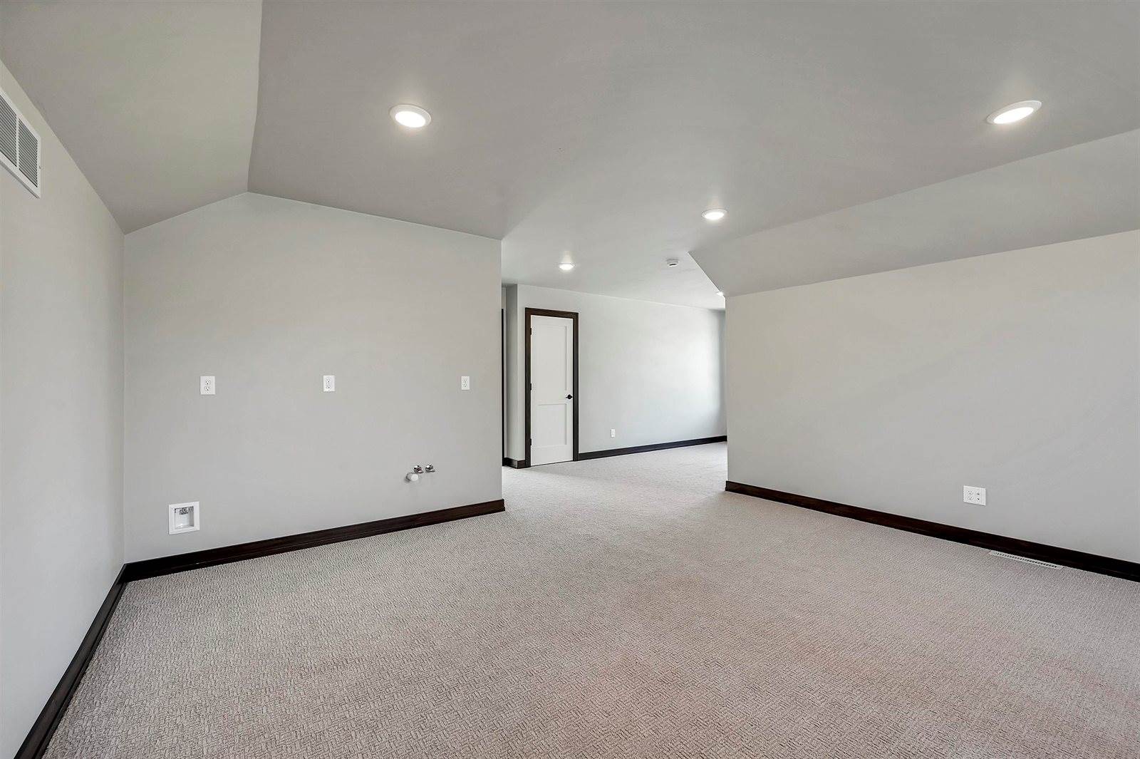 895 Black Swan Drive, Menasha, WI 54153