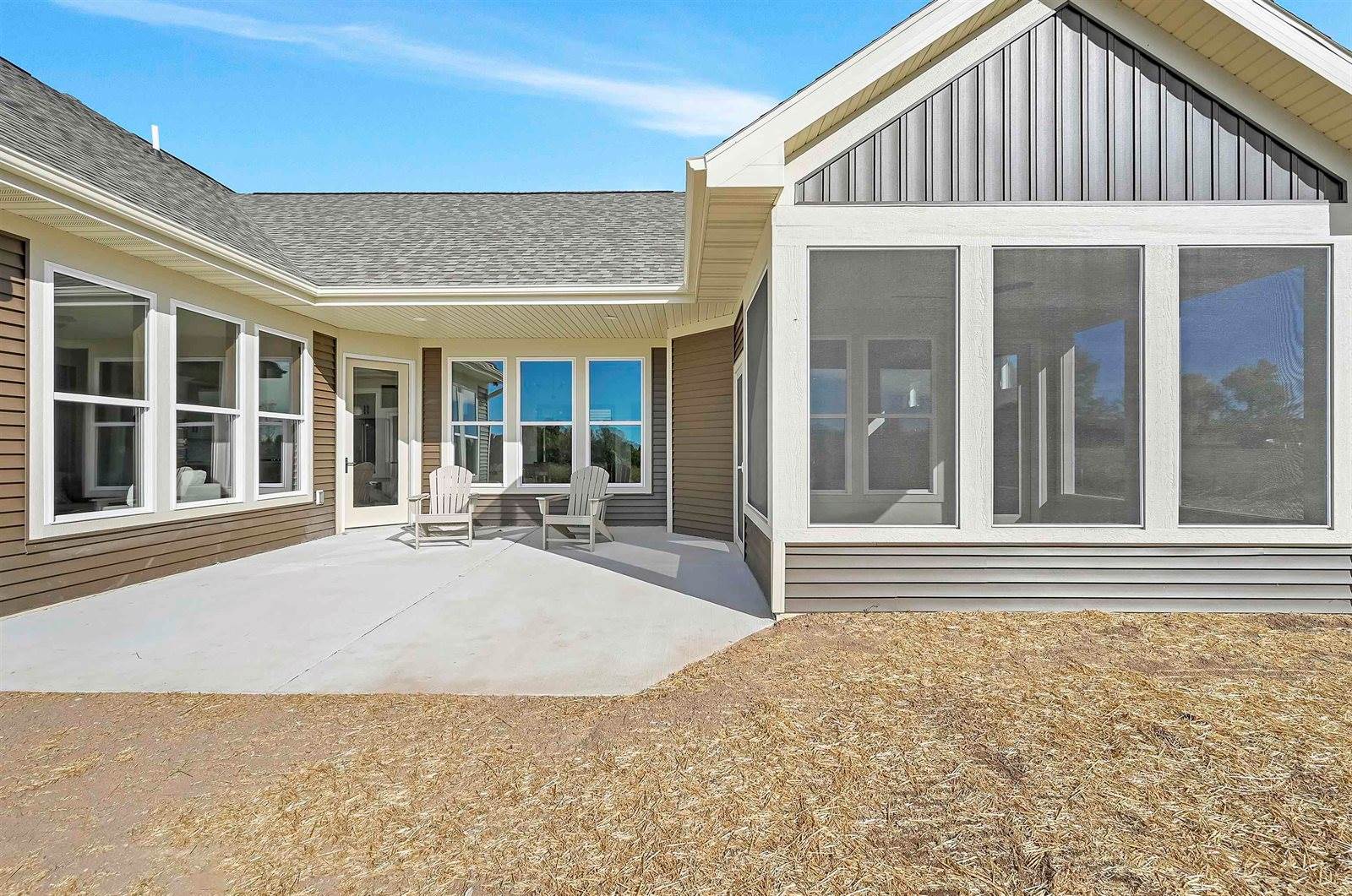 895 Black Swan Drive, Menasha, WI 54153