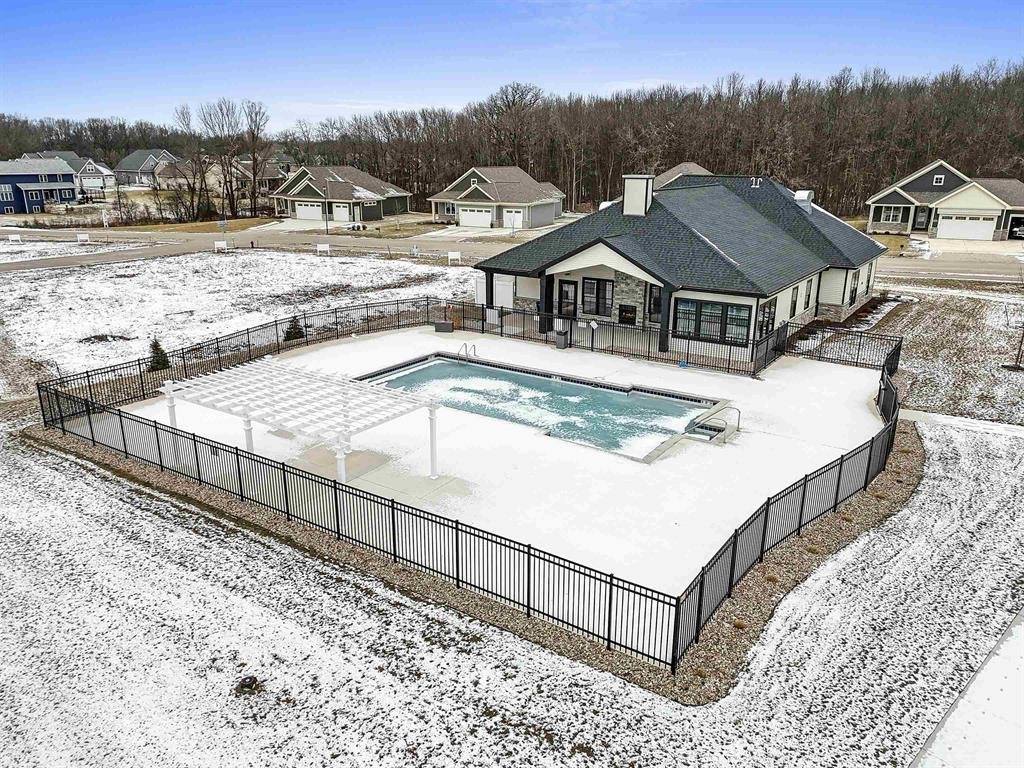 895 Black Swan Drive, Menasha, WI 54153