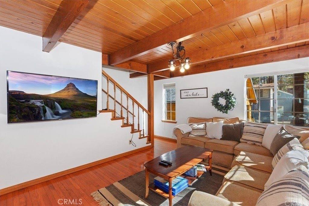 610 Mountain View Avenue, Wrightwood, CA 92397