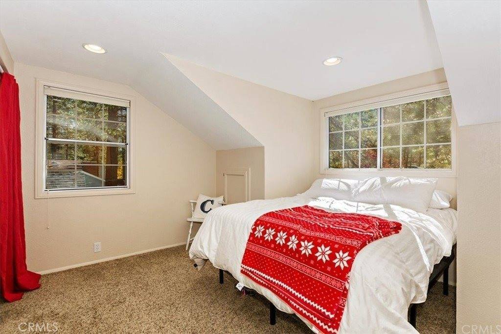 610 Mountain View Avenue, Wrightwood, CA 92397