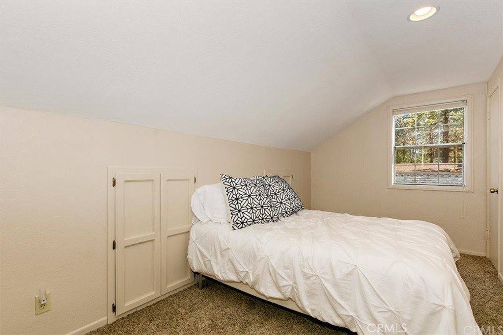 610 Mountain View Avenue, Wrightwood, CA 92397