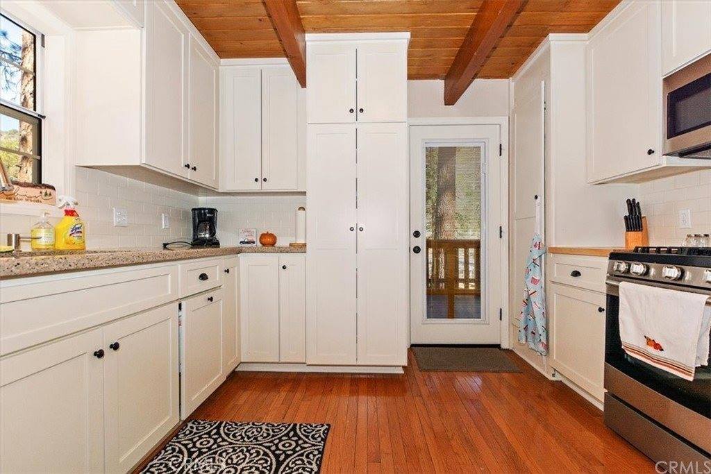 610 Mountain View Avenue, Wrightwood, CA 92397