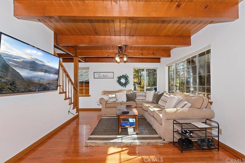 610 Mountain View Avenue, Wrightwood, CA 92397