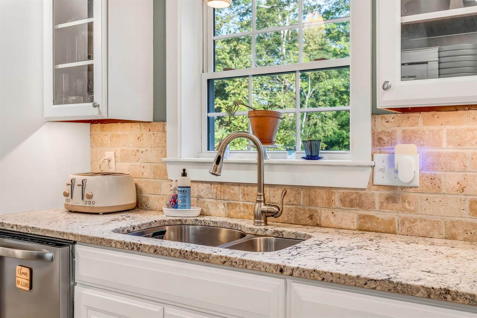 12 Moyse Road, Winterport, ME 04496