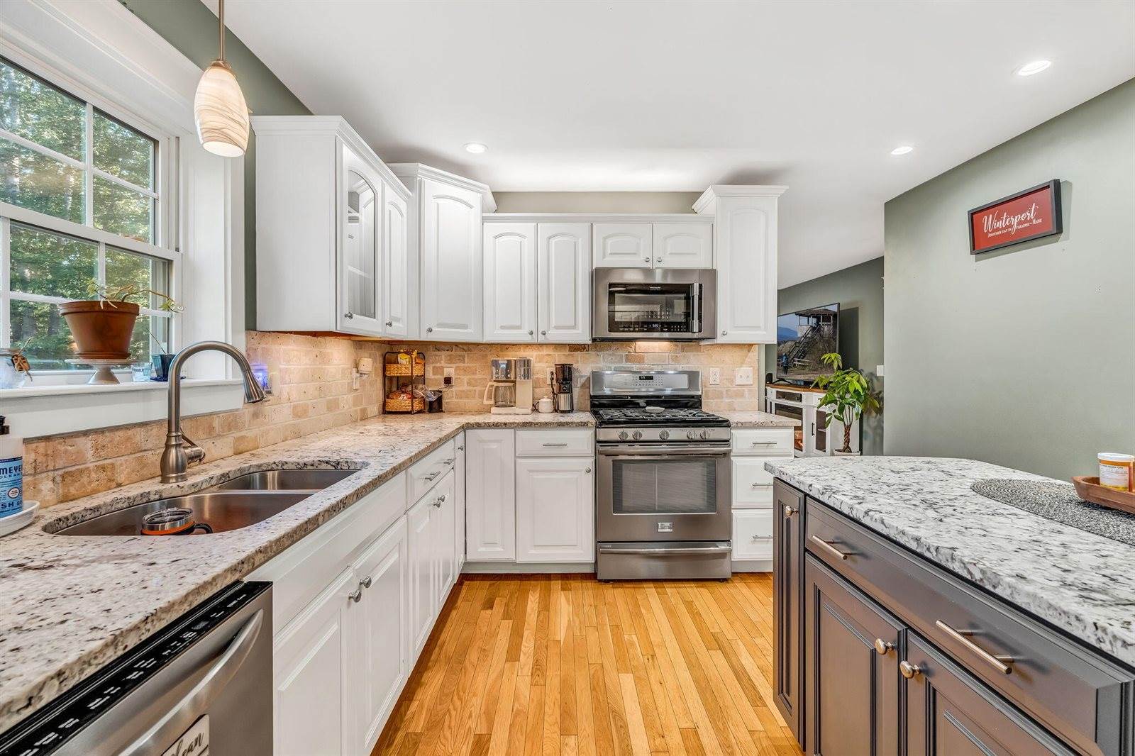 12 Moyse Road, Winterport, ME 04496