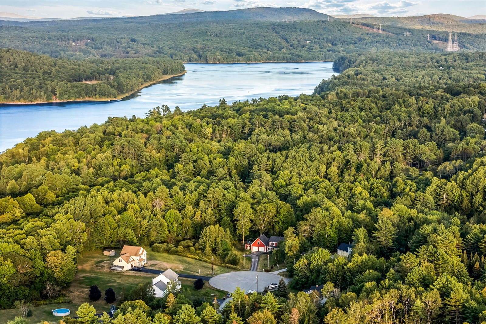 12 Moyse Road, Winterport, ME 04496