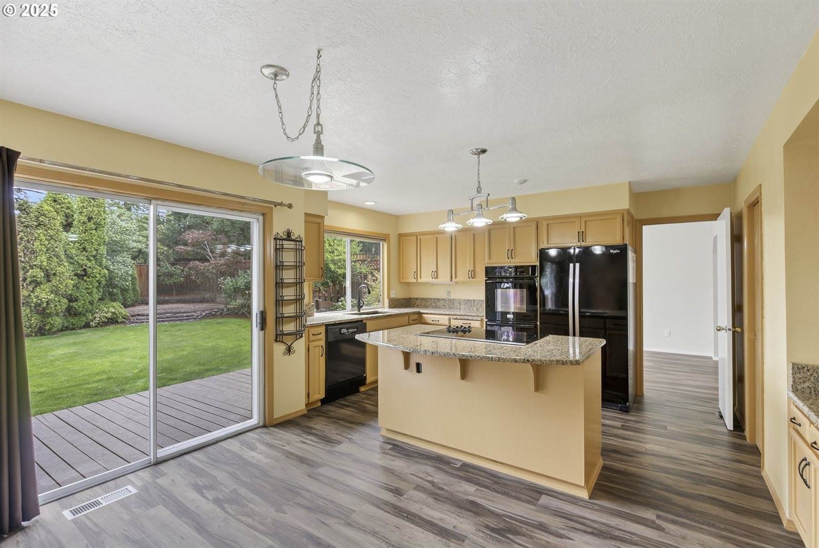 618 SE Greenway Dr, Gresham, OR 97080