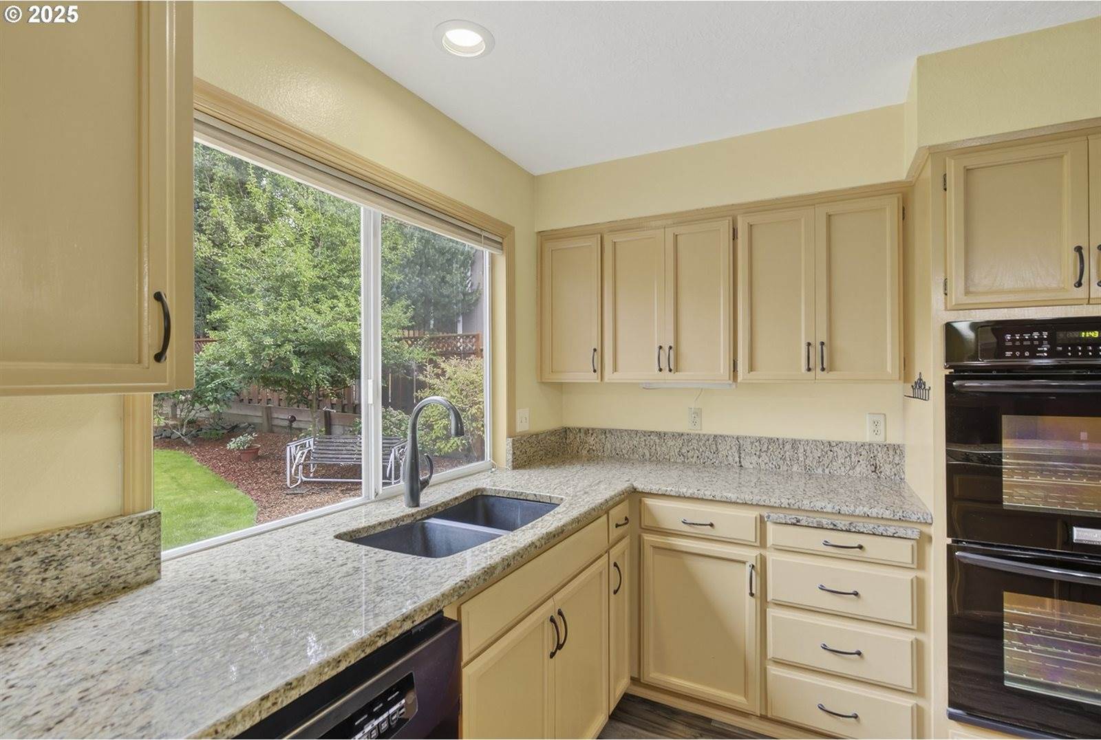 618 SE Greenway Dr, Gresham, OR 97080