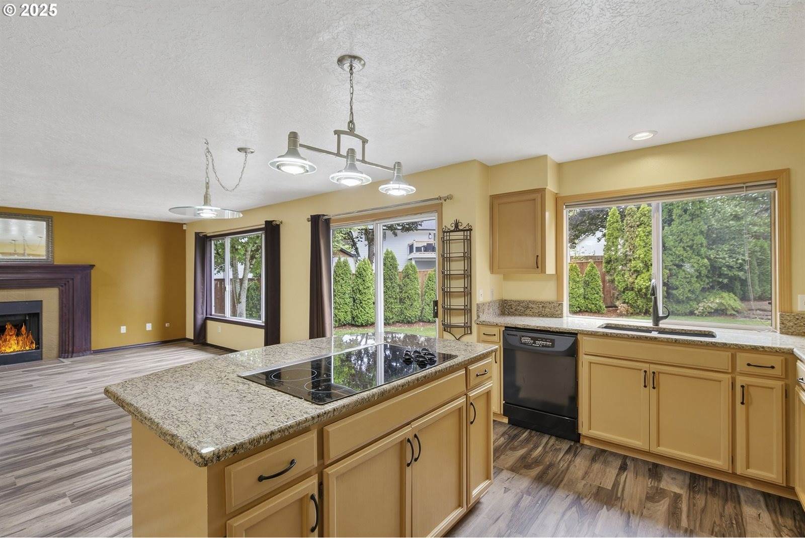 618 SE Greenway Dr, Gresham, OR 97080