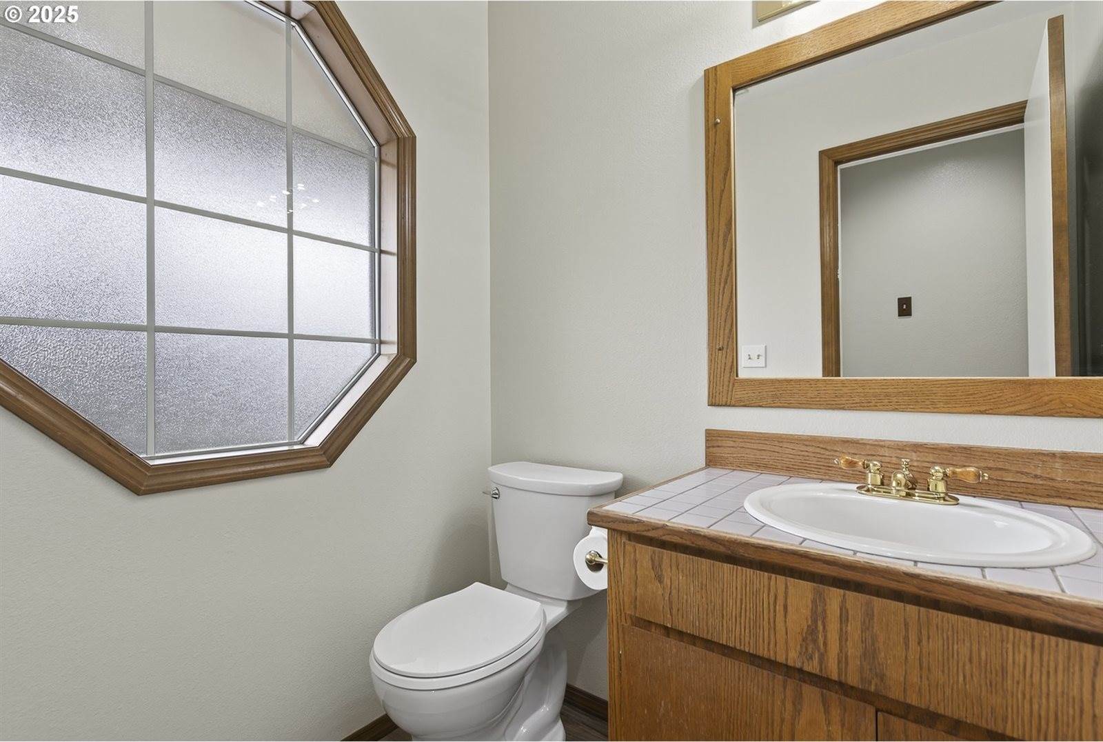 618 SE Greenway Dr, Gresham, OR 97080