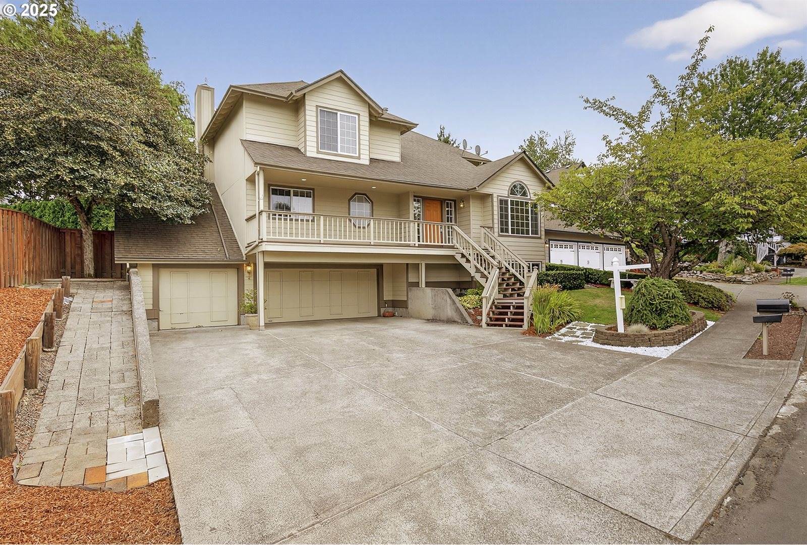 618 SE Greenway Dr, Gresham, OR 97080