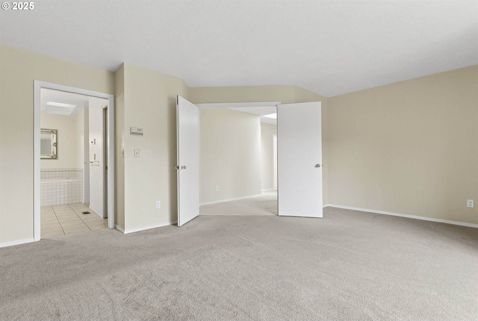 618 SE Greenway Dr, Gresham, OR 97080