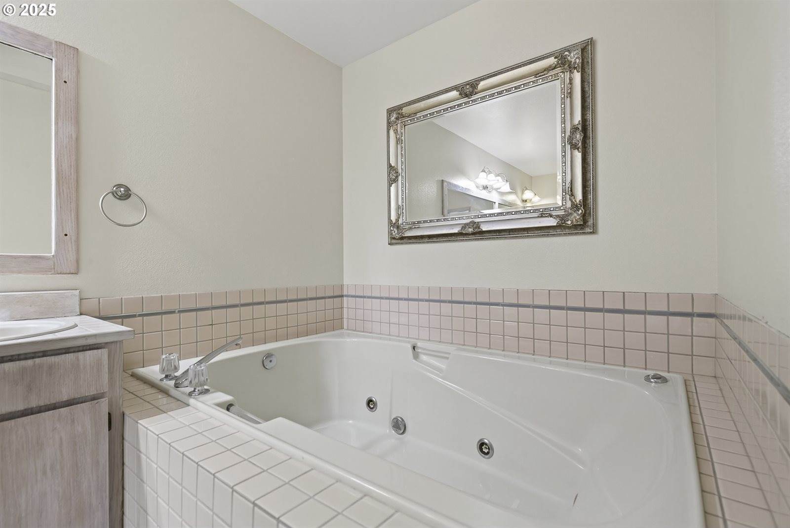 618 SE Greenway Dr, Gresham, OR 97080