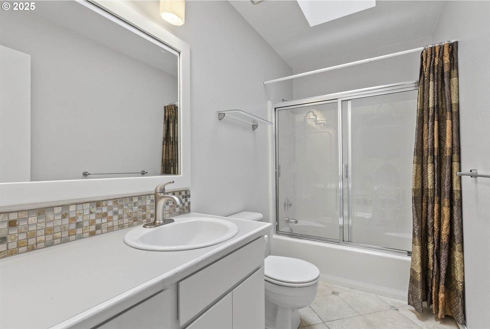 618 SE Greenway Dr, Gresham, OR 97080