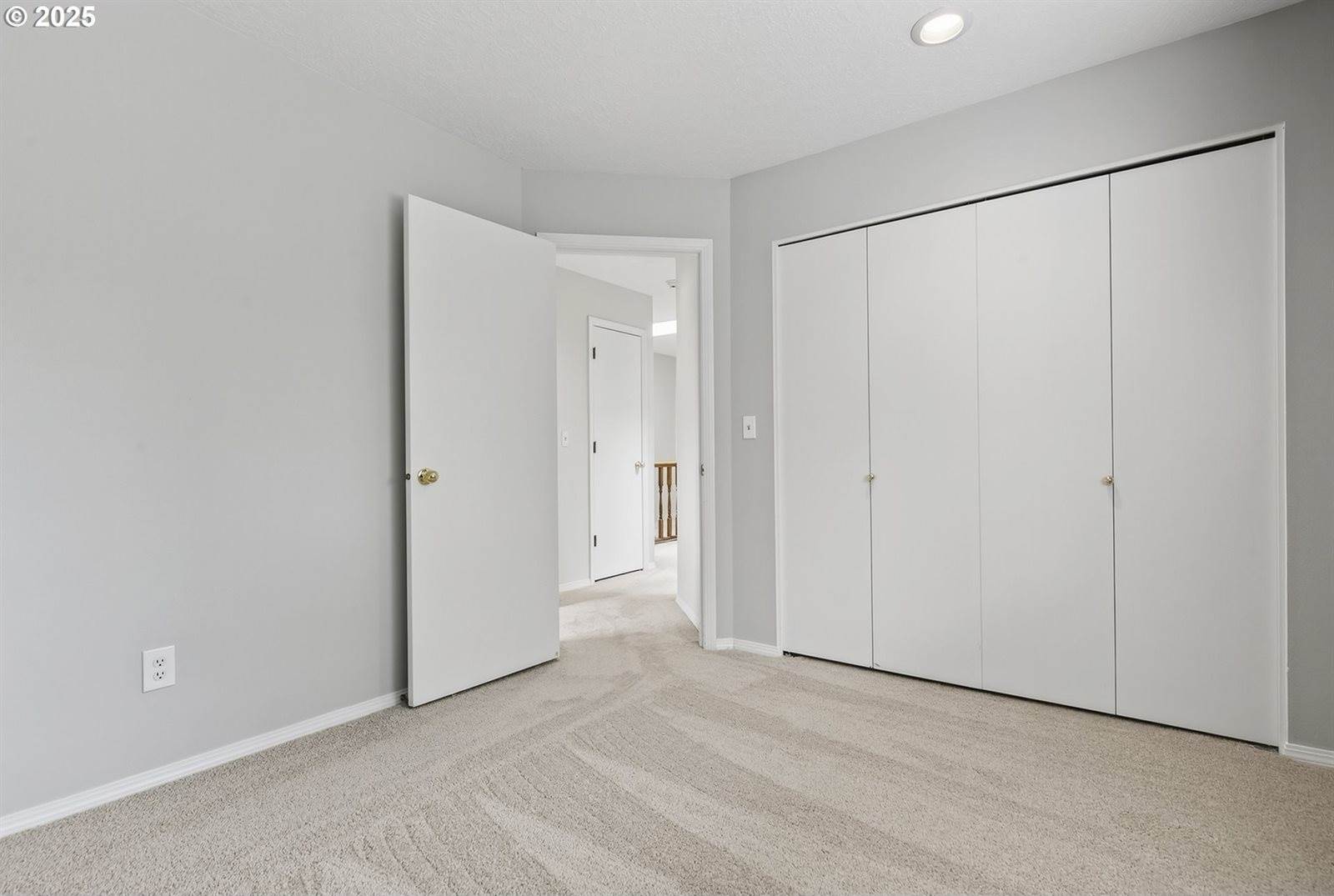 618 SE Greenway Dr, Gresham, OR 97080