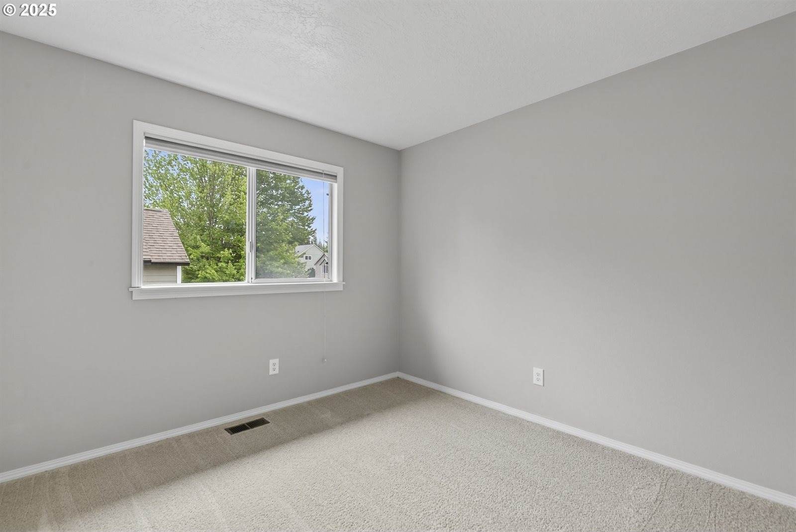 618 SE Greenway Dr, Gresham, OR 97080