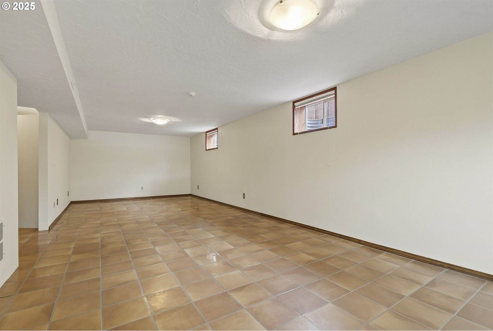 618 SE Greenway Dr, Gresham, OR 97080