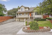 618 SE Greenway Dr, Gresham, OR 97080