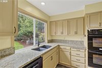 618 SE Greenway Dr, Gresham, OR 97080