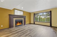 618 SE Greenway Dr, Gresham, OR 97080